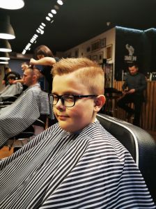 fryzury-meskie-przedzialek-dziecece-fade-formen-kalisz-2026.jpg.jpg